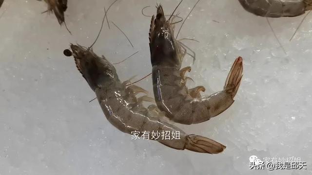 生虾变红了是不是坏了，生虾颜色变成红色（买回家的大虾不新鲜）