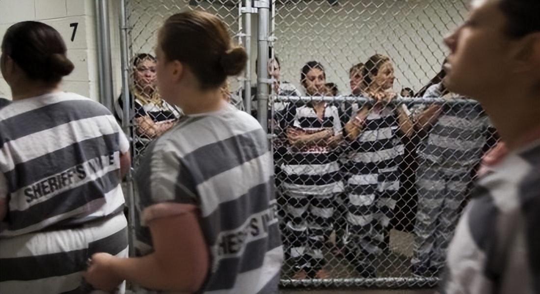 据美国环球网报道,印第安纳州南部的克拉克县监狱竟藏着一个不为人知