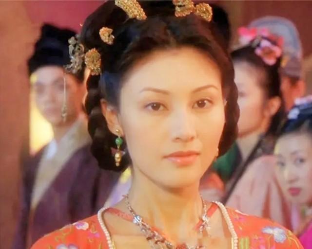 杜十娘跳江后被谁救，杜十娘死前怒扔百宝箱
