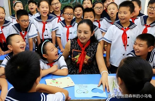 什么工作工资高适合女生，女孩子学什么好找工作工资高（榜首才是大家心中的朱砂痣）