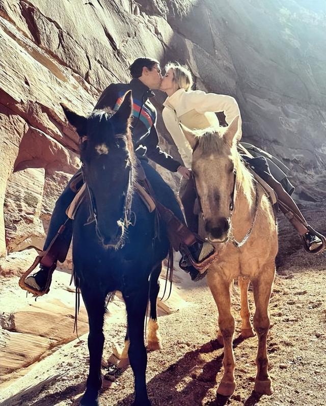 伊万卡·特朗普，被丈夫紧紧抱在怀中