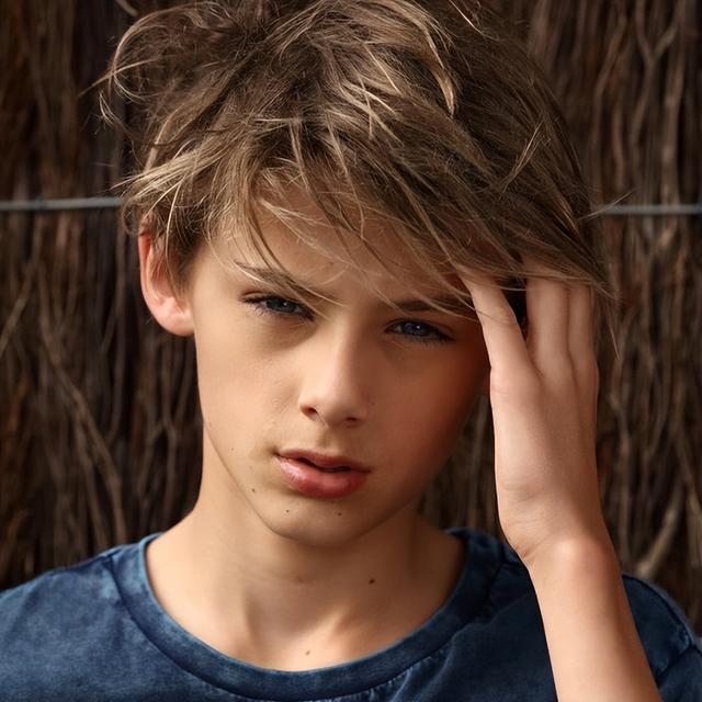 世界第一美少年，世界美少年（12岁就被誉为“世界第一美少年”）