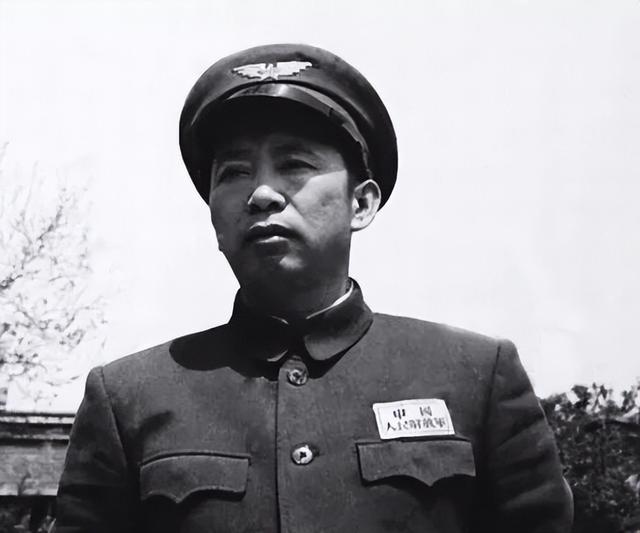 中国人民解放军空军，中国人民解放军空军成立时间（人民空军，生日快乐）