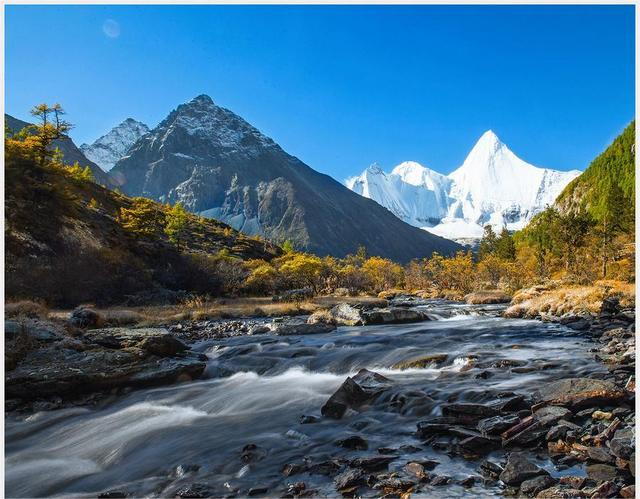 冬天去哪旅游比较好，冬天去什么地方旅游好（五大最美赏秋胜地）