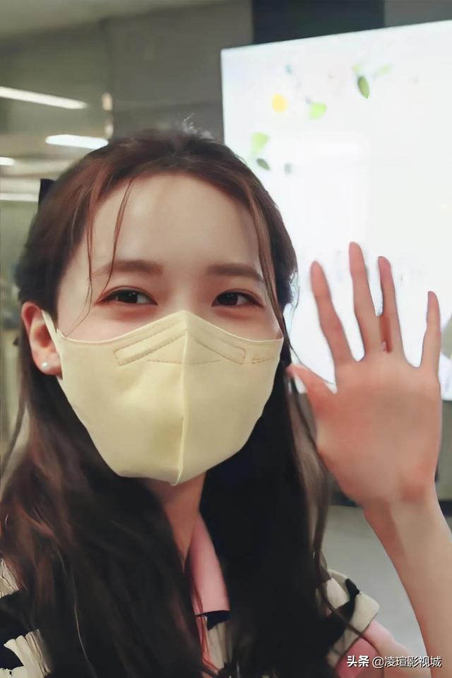 林允儿动态壁纸，高清可爱动态壁纸林允儿（韩国女星壁纸图片分享）