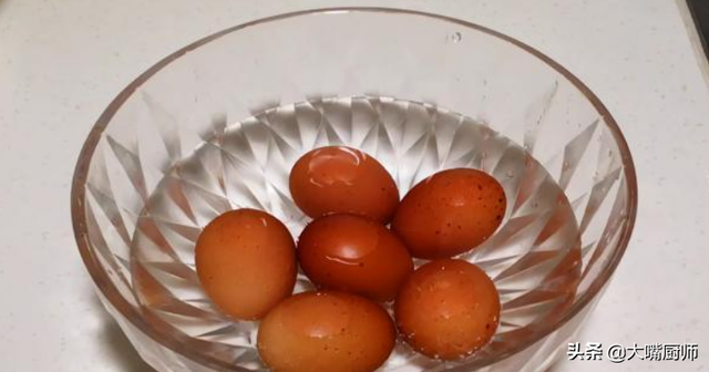如何煮鸡蛋简单又好吃，如何煮鸡蛋简单又好吃的做法（水煮蛋的正确做法）