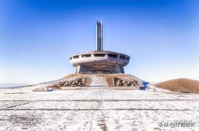 俄罗斯建筑风格，俄罗斯的建筑风格是什么（废土朋克、未来乌托邦、外星人基地）