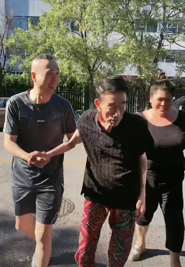 韩兆个人资料，90岁杨少华外出坐百万豪车