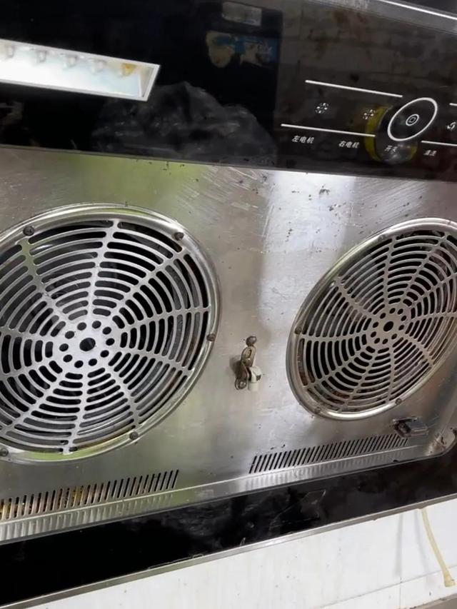 各种油烟机的拆洗图解，怎么拆解抽油烟机（1毛钱在家清洗抽油烟机）