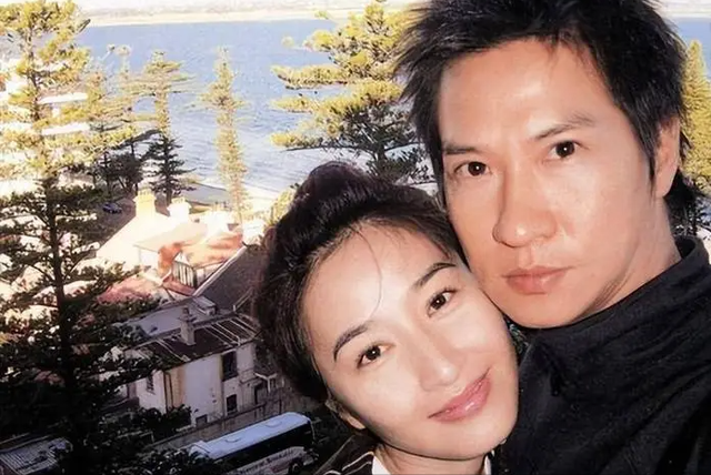 关咏荷弟弟不幸去世，张家辉称已办妥后事，妻子心情平复不愿再提