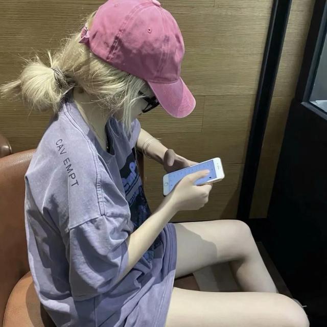 女孩微信头像文雅有气质，文艺有气质的微信女生头像  阳光触碰嘴角的弧度（别让时光偷走你上扬的嘴角）