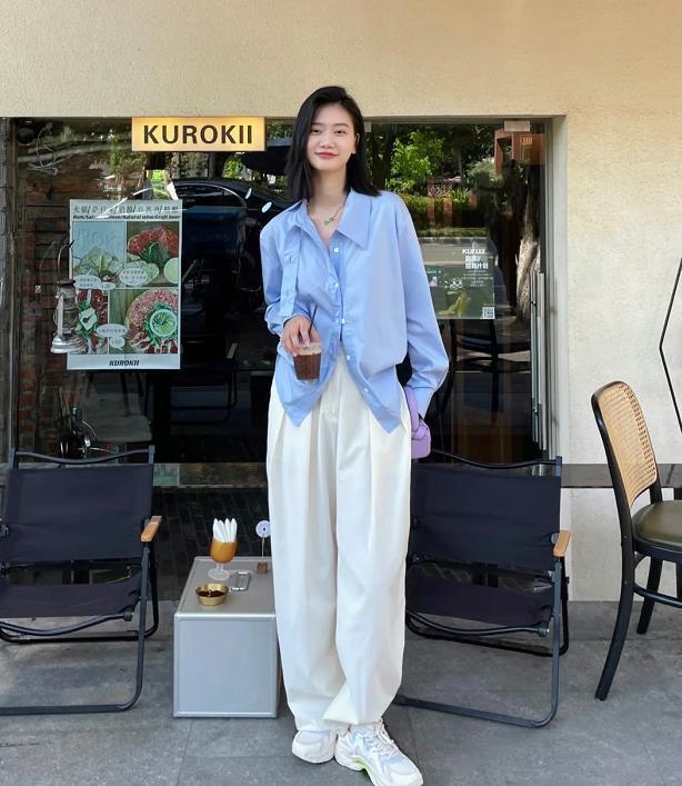 白色裤子穿搭，白色裤子穿搭图片男（最近流行这2种“白裤子”）