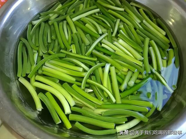 新鲜蒜苔怎么保存，新鲜蒜苔怎么保存更久（新鲜蒜薹上市了）