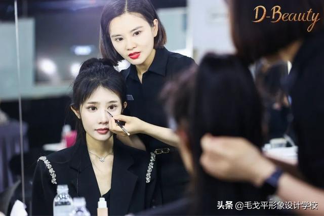 毛戈平化妆品产品介绍，毛戈平化妆品创始人（毛戈平MGP携手抖音美妆打造专业彩妆学院）