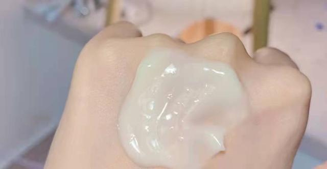 乳液的作用和功效，乳液分类及功效（这4套平价小众的抗初老水乳）