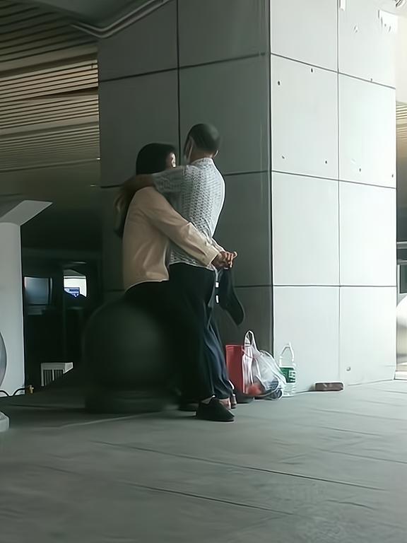 前妻的车站剧情，前妻的车站剧情分集介绍（丈夫为了给儿子买婚房要外出打工）