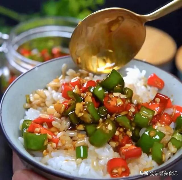 四川熟油辣椒的做法及要点，川味油辣椒巨好吃的做法！