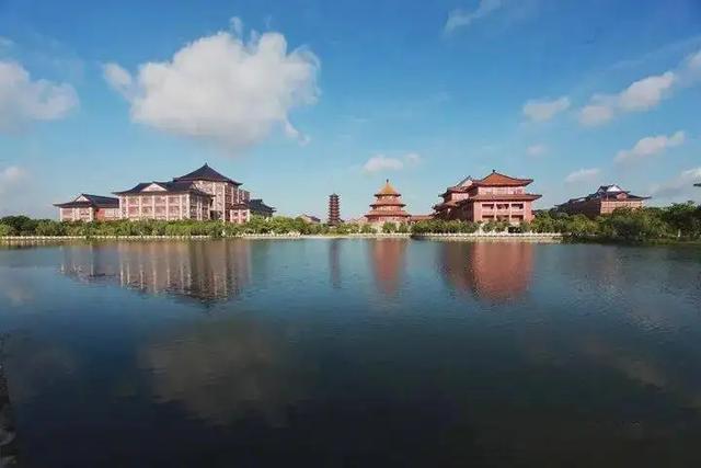 广东医科大学录取分数线，广东医科大学分数线2021年录取分（广东医科大学与广东药科大学对比）