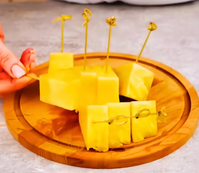 手指扎刺了怎么弄出来，手指被扎刺后如何才能清除（分享14个生活小妙招）