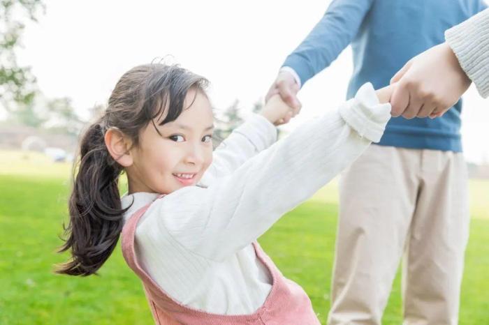 孩子不愛吃飯怎麼辦?學會這3個方法,孩子吃飯香,改掉挑食問題