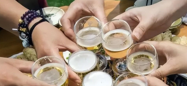 推销酒水的技巧和话术，酒水类销售话术（掌握这3种“话术”）