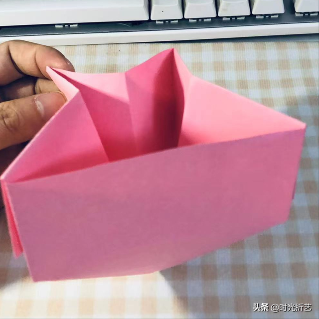 怎么用纸做一个盒子，怎样用纸来制作盒子（折纸教程之纸盒）