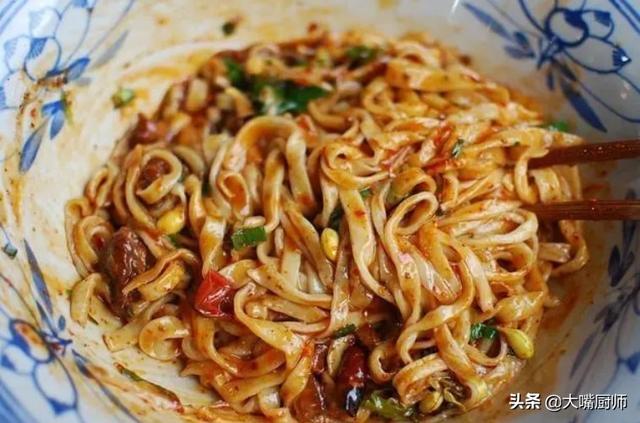 手擀面怎么做好吃，菠菜手擀面怎么做好吃（爽滑筋道营养高）