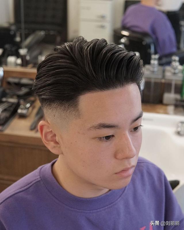 两边剃掉的发型，头发两边剪没的头型（2023新年男发这样剪）