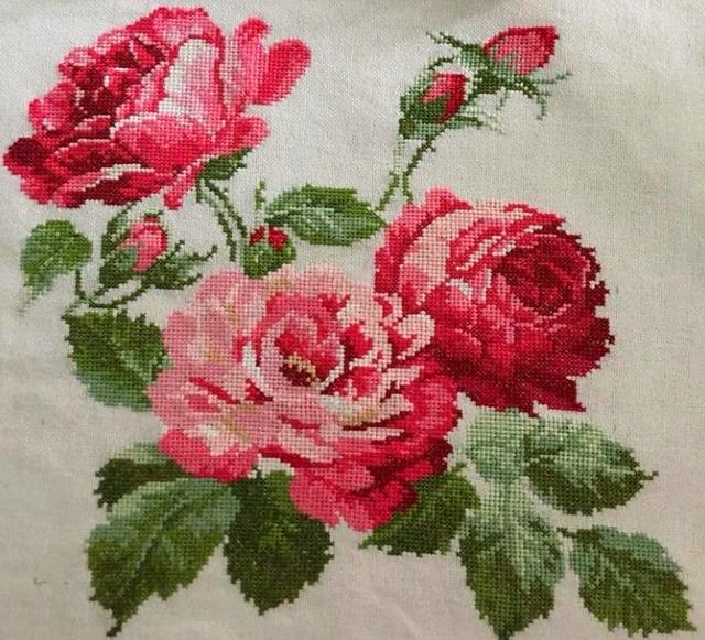 在家加工十字绣，在家加工十字绣赚钱吗（这些漂亮的十字绣都是她缝制的）