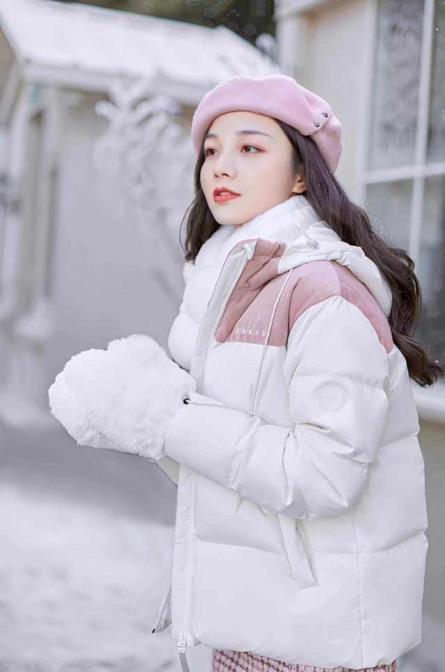 圆脸适合什么眼镜，圆脸适合什么眼镜框女（不同脸型适合什么样的配饰）