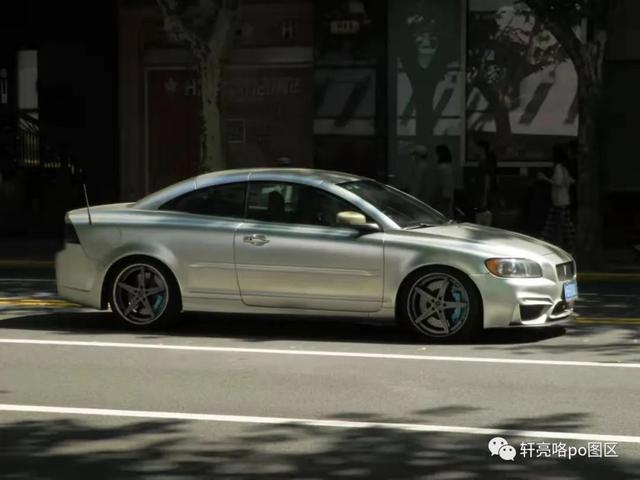 新款沃尔沃C70 两门硬顶敞篷跑车操控出色，新款沃尔沃C70（沃尔沃C70二代敞篷版）