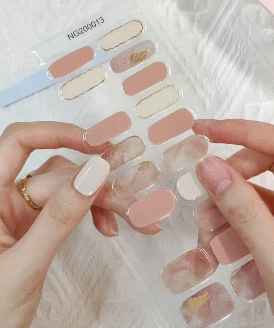 做美甲的步骤视频教程，做美甲的步骤先涂什么（方便又平价的夏日美甲攻略快收好）