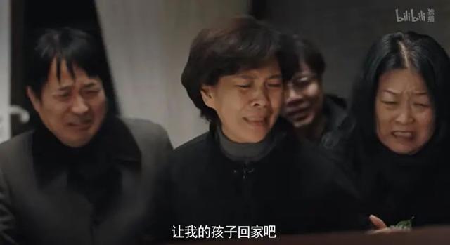 梦见自己开车翻车，梦见开车翻车是什么意思（70岁父亲抢救无效）