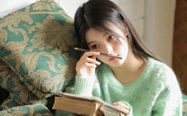 对女朋友说的暖心的话，对女朋友说的暖心的话100字（让女朋友暖心到哭的话）