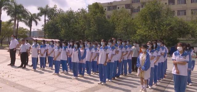 怀集县第一中学，怀集一中2022届高三毕业生向母校捐赠“励志赋”纪念石