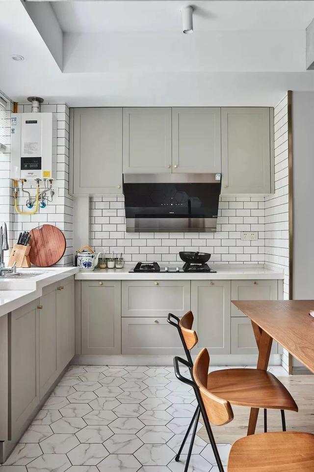 颗粒板做衣柜多少钱一平方，颗粒板定制衣柜多少钱一平方（一定要清楚全屋定制如何计价）