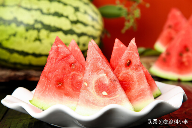 感冒可以吃西瓜吗，咳嗽可以吃西瓜吗（爱吃西瓜的人注意了）