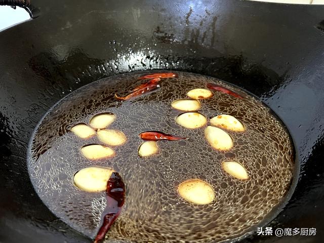 最简单的炖鸡汤方法，清炖鸡汤最简单的做法（热乎乎一大锅真香）