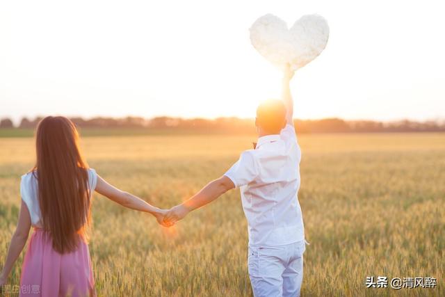 qq情侣情话留言短句，情侣空间留言情话短句（一句话发朋友圈的爱情句子精选）