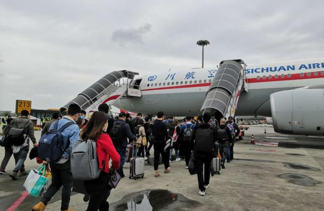 第一次坐飞机流程，第一次乘坐飞机需要哪些步骤（第一次坐飞机常识）