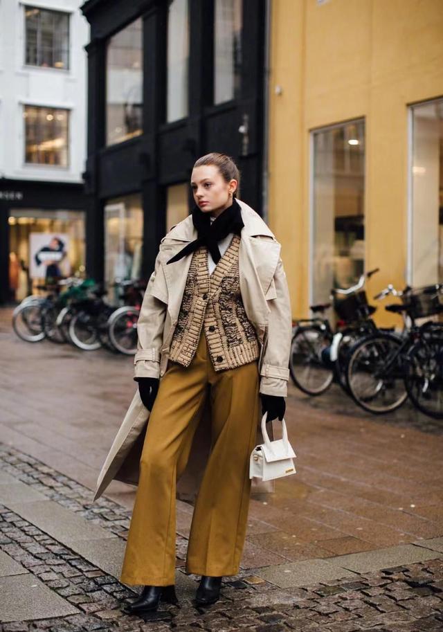 卡其色风衣搭配，卡其色的风衣怎么搭配（帅气慵懒随便搭配都不出错）