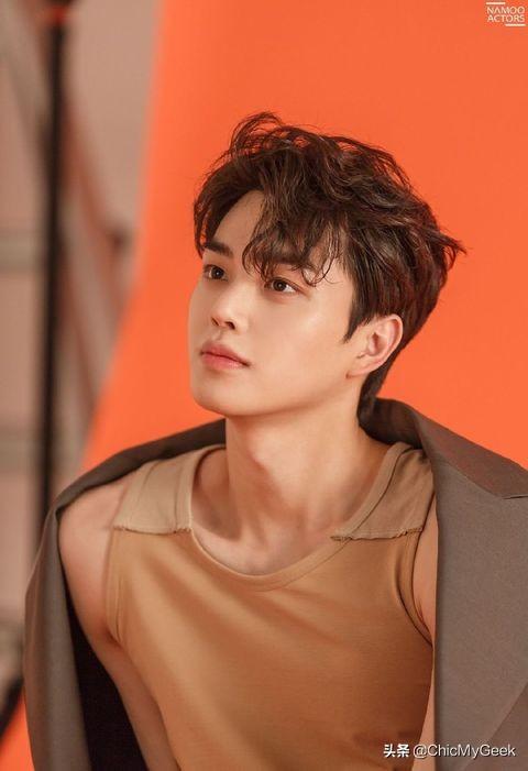 最帅的动漫男主角，日本动漫男主角帅气腹黑排行榜（“撕漫男”就是为他发明的）