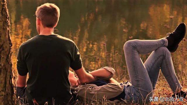 女生谈恋爱的方法技巧，女孩子恋爱技巧（强烈分享10个女生越早知道越好的恋爱忠告）