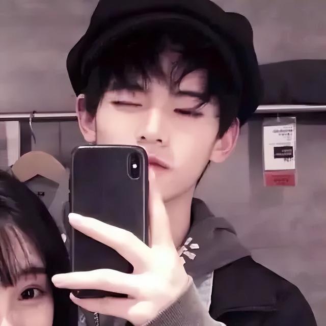 情头一对两张，微信头像，情头一对两张（情侣头像，热门高赞情头）