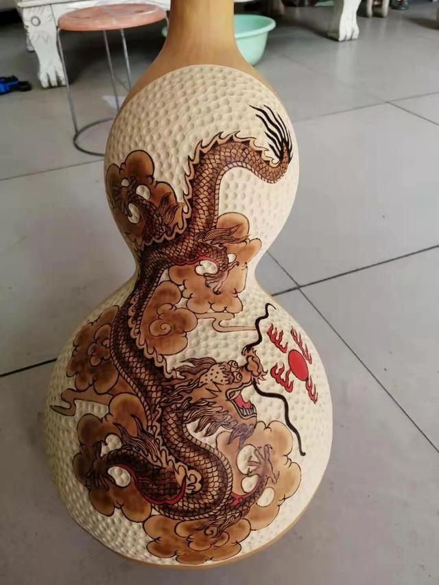 葫芦雕刻图案大全，如何雕刻简单葫芦工艺品（图片分享请欣赏艺术家在葫芦上雕刻的艺术品）