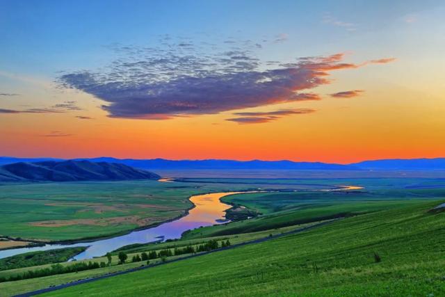 暑假去哪里旅游好，暑假去哪里旅游好玩2021（最适合去的12个美景地）