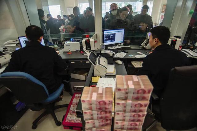 邮政银行死期存款利息多少，邮政银行存款死期利息是多少（领50万存银行对比每月3000养老金）