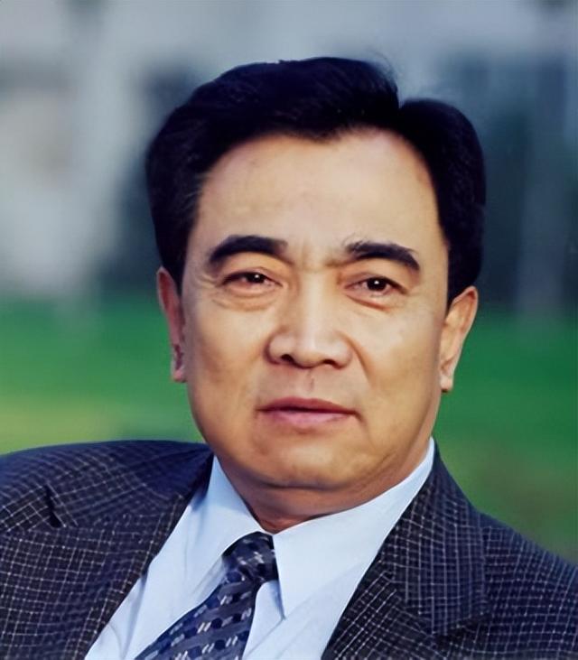 鲍国安宋江，鲍国安宋江图片（“曹操”鲍国安的“消失”）