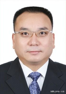 大理大学校徽图（杨开伦）