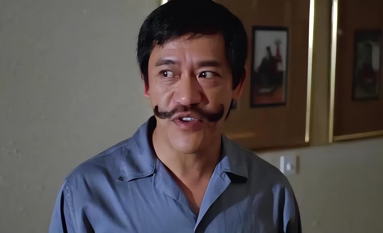 了先锋影业公司,投资的第一部电影叫《一枝光棍走天涯》,由麦嘉编剧